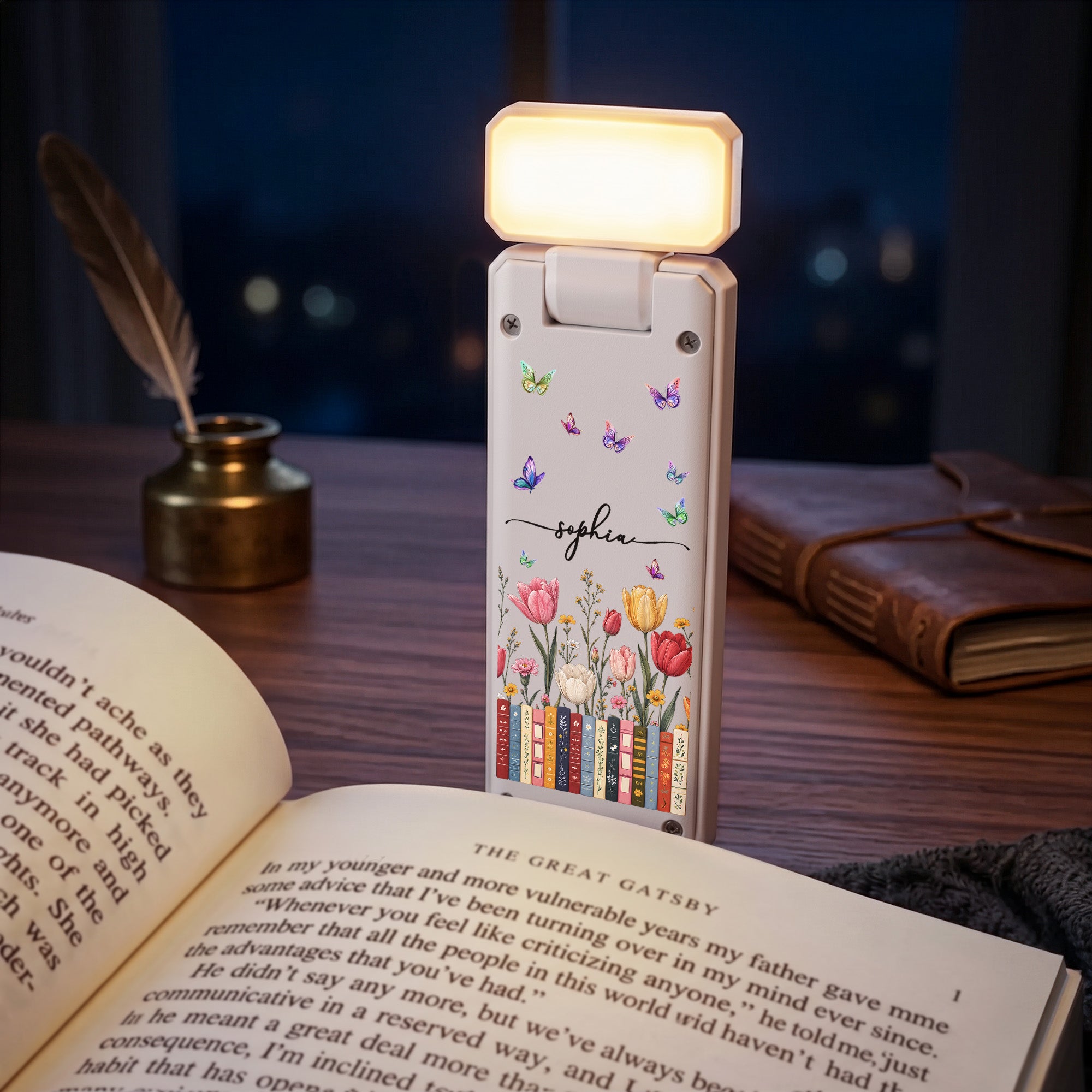 Custom-Birth-Flower-&-Name-For-Friends,-Book-Lovers,-Book-Clubs-Personalized-Reading-Lamp-2