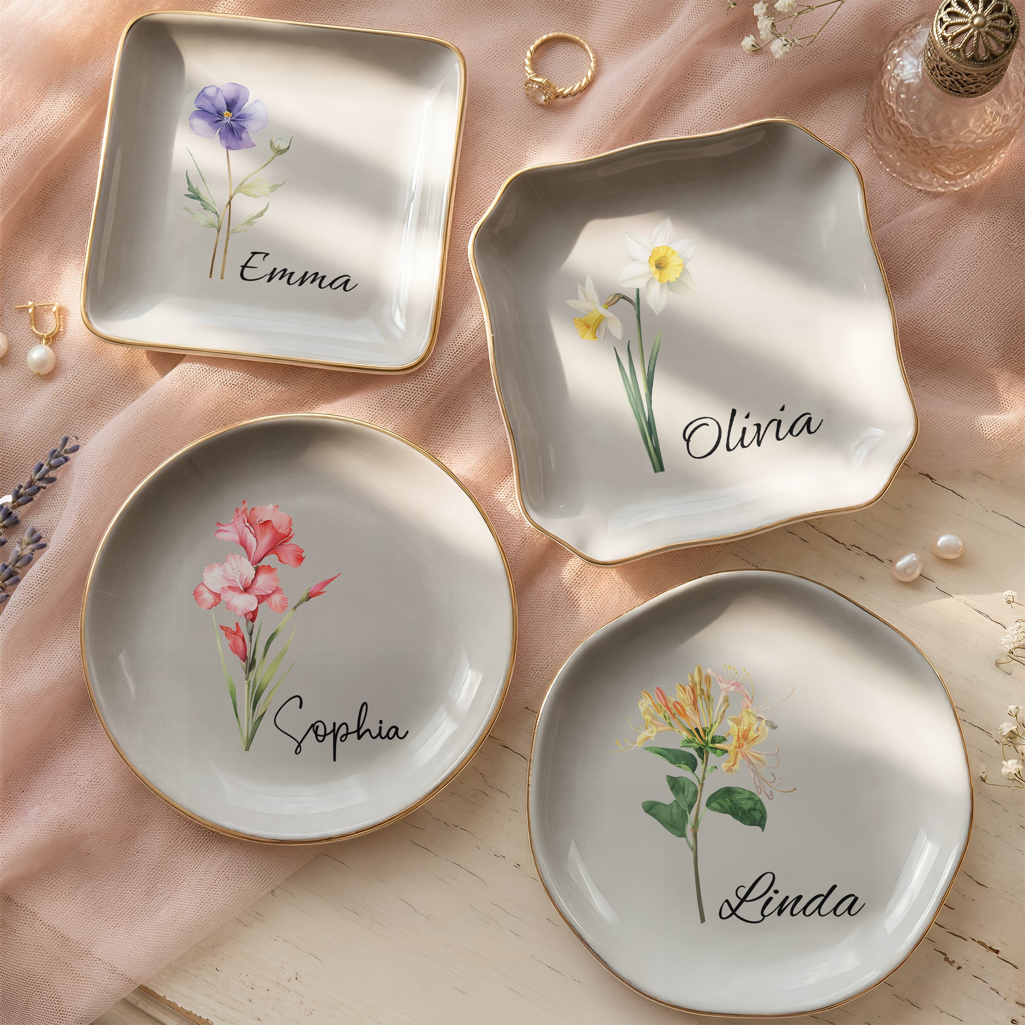 Custom-Birth-Flower-&-Name-For-Her-Gift-For-Friends-Sisters-Personalized-Jewelry-Dish-1