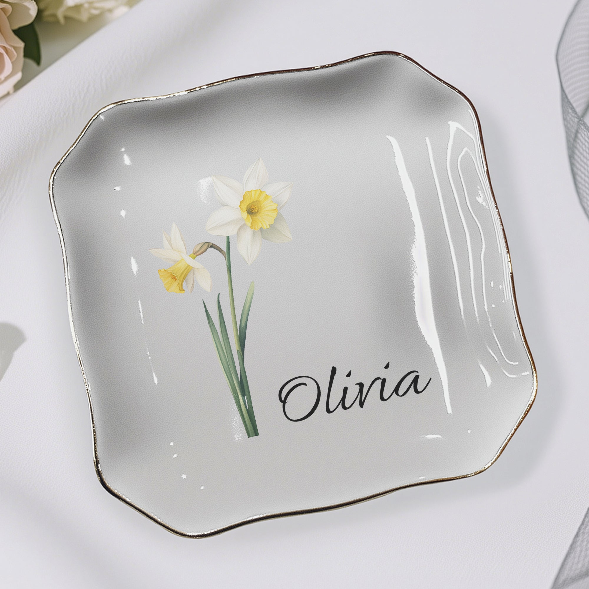 Custom-Birth-Flower-&-Name-For-Her-Gift-For-Friends-Sisters-Personalized-Jewelry-Dish-5