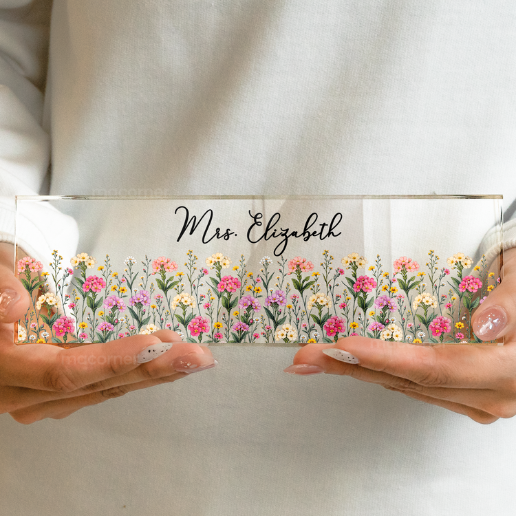 Custom-Name-&-Birth-Flower-For-Her,-Coworkers,-Teacher,-Boss,-Friends-Personalized-Name-Plate-3