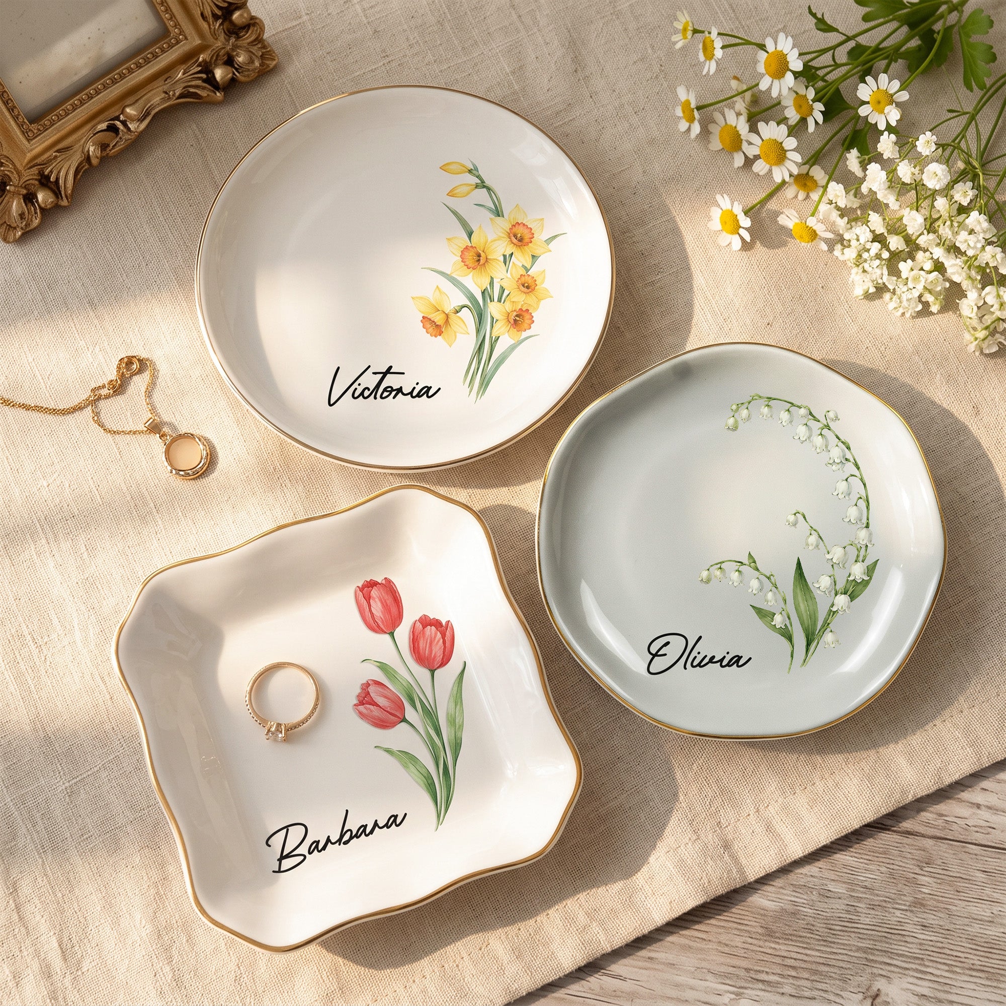 Custom-Name-&-Birth-Flowers-Gifts-For-Friends-Sisters-Birthday-Wedding-Gifts-Personalized-Jewelry-Dish-1