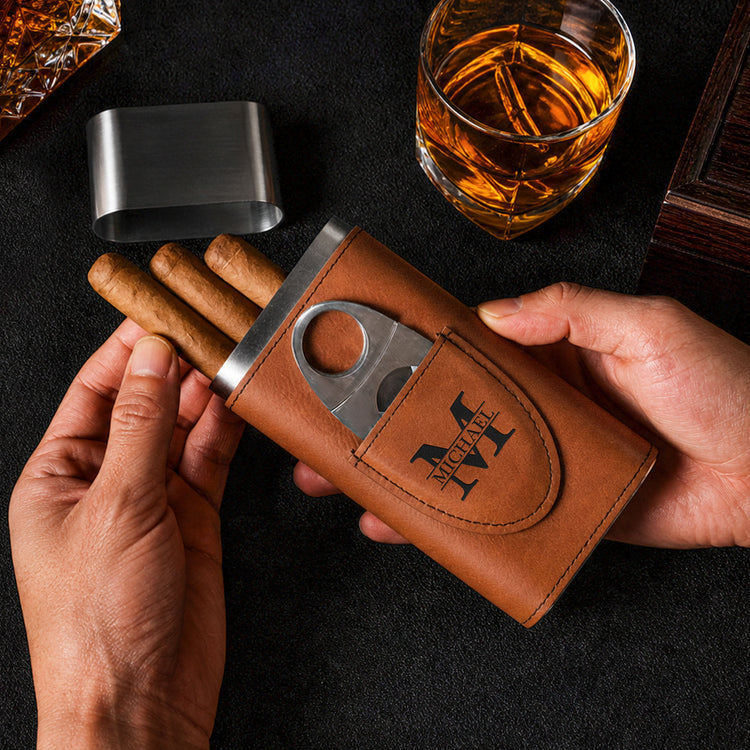 Custom-Vintage-Initial-Names-For-Him,-Husband,-Dad,-Papa-Personalized-Cigar-Case-3