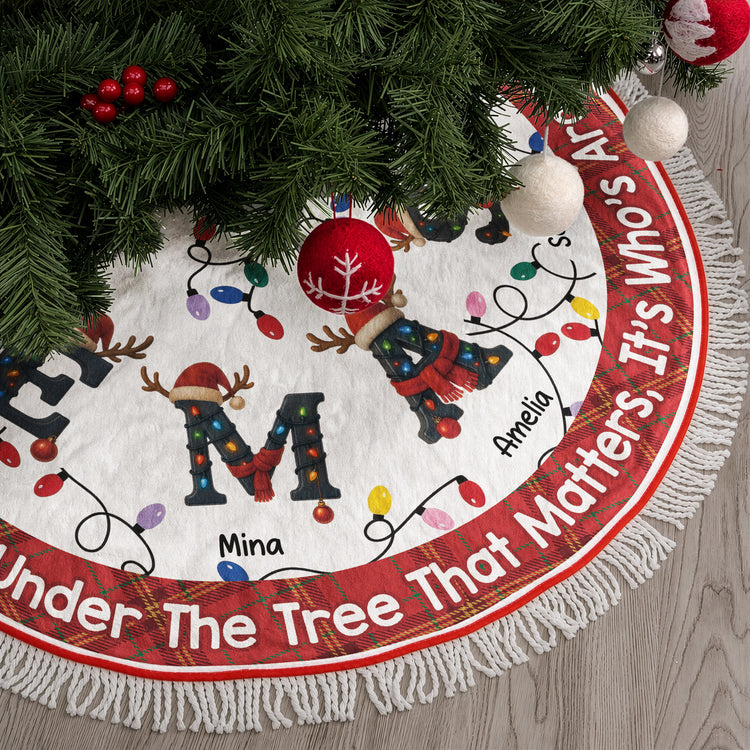 Family-Christmas-Initial-Personalized-Tree-Skirt-3