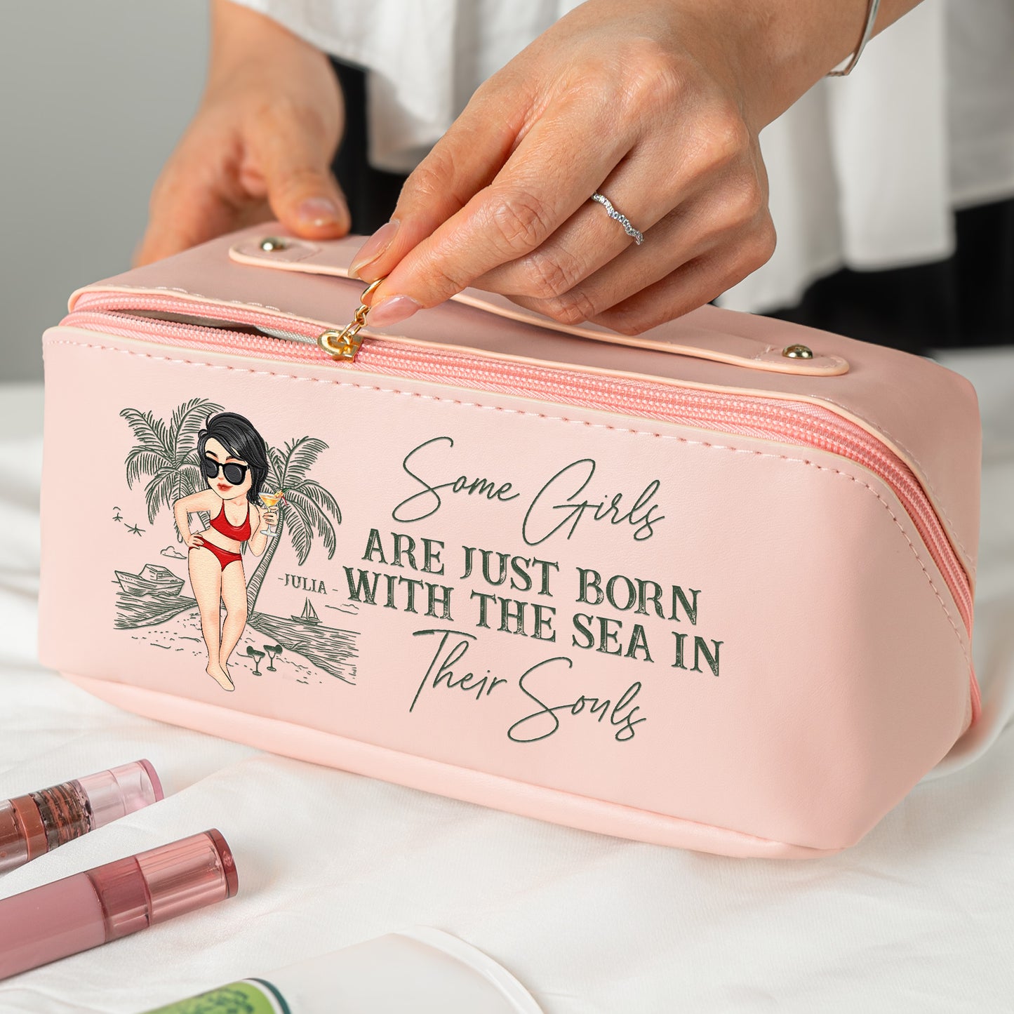 Just-A-Girl-Who-Loves-Traveling-Personalized-Makeup-Bag-5
