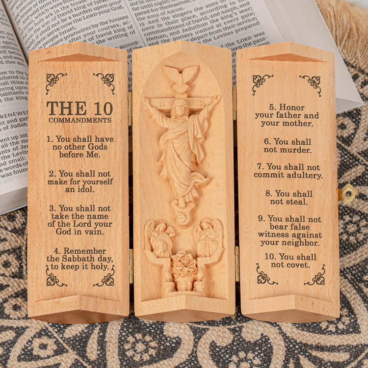 The-Ten-Commandments-Personalized-Openable-Wooden-Cylinder-Sculpture-of-Jesus-2