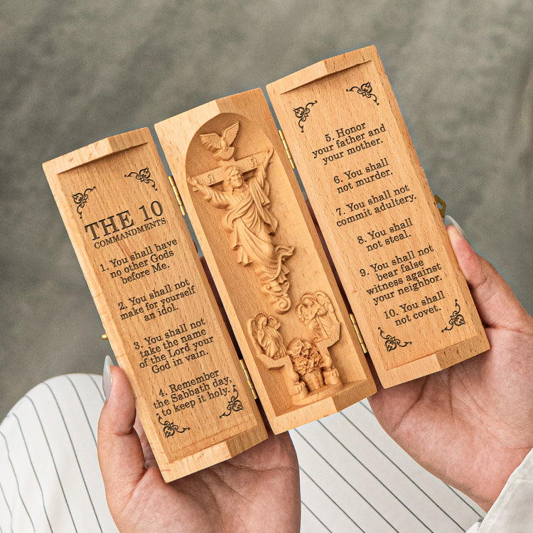 The-Ten-Commandments-Personalized-Openable-Wooden-Cylinder-Sculpture-of-Jesus-3