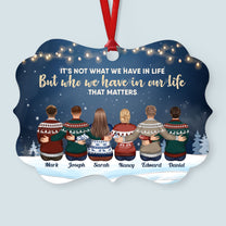 It's Who We Have In Life That Matters - Personalized Aluminum Ornament - Christmas Gift Friends Ornament For Friends, Sisters - Family Hugging