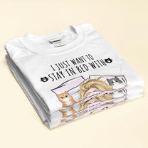 Stay In Bed With My Cats - Personalized Shirt - Gift For Cat Lovers, Cat Mom - Peeking Cats-Macorner